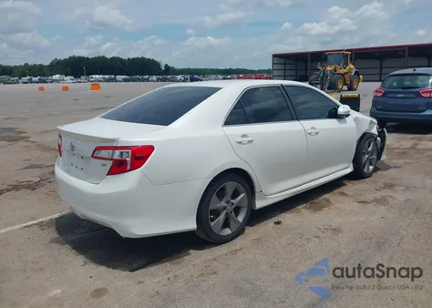 2014 Toyota Camry Se Sport z USA, uszkodzony, nr VIN 4T1BF1FK1EU447468